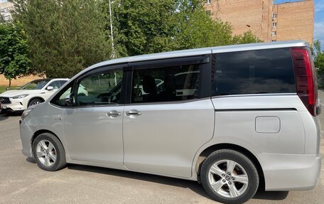 Toyota Esquire I, 2015 год, 1 600 000 рублей, 3 фотография