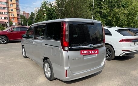Toyota Esquire I, 2015 год, 1 600 000 рублей, 4 фотография