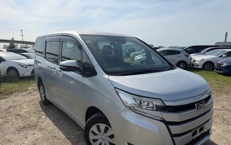 Toyota Noah III, 2021 год, 2 100 000 рублей, 3 фотография