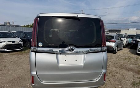 Toyota Noah III, 2021 год, 2 100 000 рублей, 6 фотография