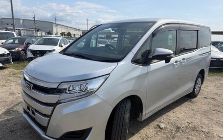 Toyota Noah III, 2021 год, 2 100 000 рублей, 5 фотография