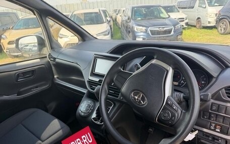 Toyota Noah III, 2021 год, 2 100 000 рублей, 9 фотография