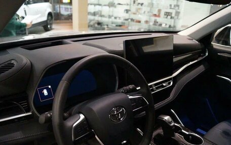 Toyota Highlander, 2025 год, 5 600 000 рублей, 10 фотография