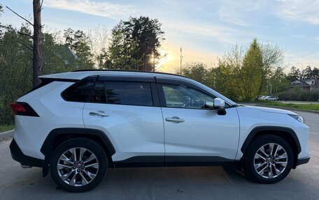 Toyota RAV4, 2022 год, 4 000 000 рублей, 4 фотография