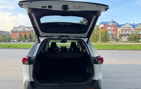 Toyota RAV4, 2022 год, 4 000 000 рублей, 9 фотография