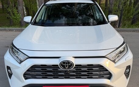 Toyota RAV4, 2022 год, 4 000 000 рублей, 2 фотография
