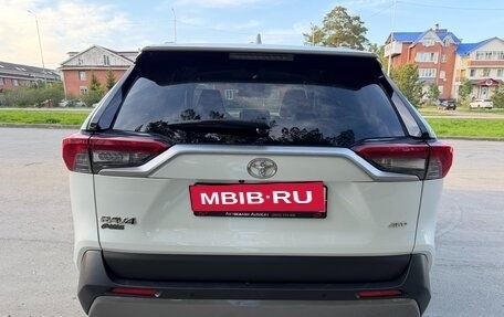 Toyota RAV4, 2022 год, 4 000 000 рублей, 8 фотография