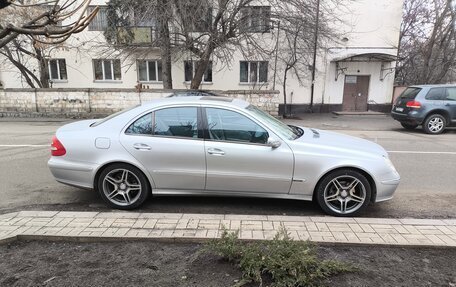 Mercedes-Benz E-Класс, 2005 год, 900 000 рублей, 4 фотография
