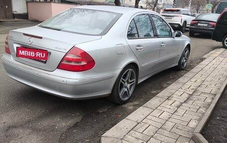 Mercedes-Benz E-Класс, 2005 год, 900 000 рублей, 8 фотография