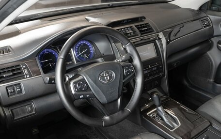Toyota Camry, 2016 год, 1 990 000 рублей, 5 фотография