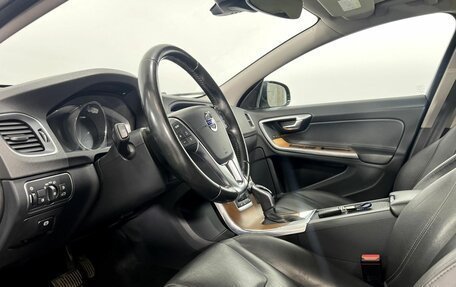Volvo V60 Cross Country II, 2016 год, 2 075 000 рублей, 10 фотография