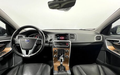 Volvo V60 Cross Country II, 2016 год, 2 075 000 рублей, 13 фотография