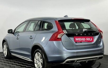 Volvo V60 Cross Country II, 2016 год, 2 075 000 рублей, 8 фотография
