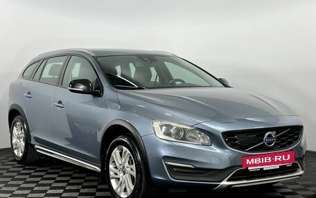 Volvo V60 Cross Country II, 2016 год, 2 075 000 рублей, 4 фотография