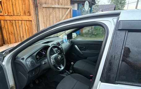 Renault Logan II, 2018 год, 560 000 рублей, 4 фотография