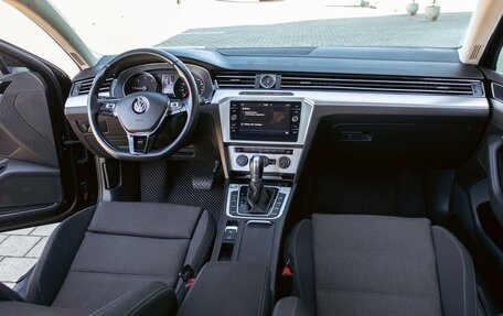 Volkswagen Passat B8 рестайлинг, 2018 год, 1 925 000 рублей, 16 фотография
