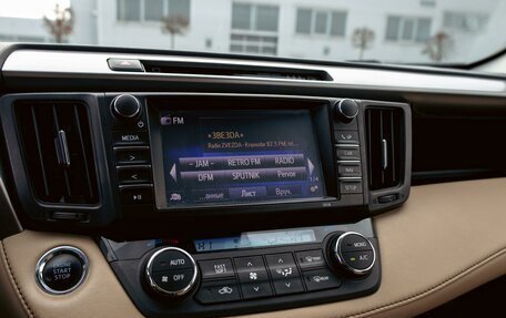 Toyota RAV4, 2019 год, 1 995 000 рублей, 14 фотография