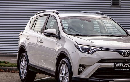 Toyota RAV4, 2019 год, 1 995 000 рублей, 7 фотография