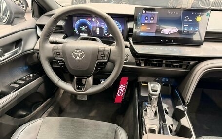 Toyota Camry, 2025 год, 4 390 000 рублей, 10 фотография