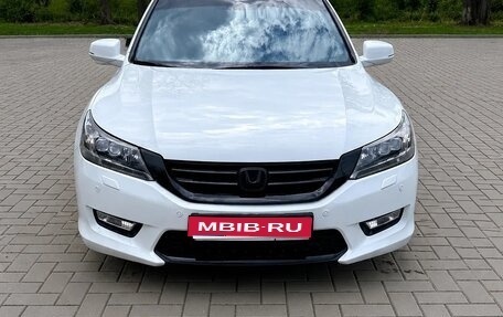 Honda Accord IX рестайлинг, 2013 год, 1 350 000 рублей, 1 фотография