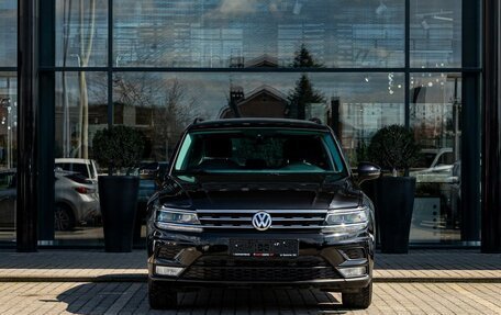 Volkswagen Tiguan II, 2018 год, 2 185 000 рублей, 2 фотография