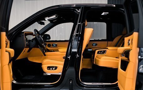 Rolls-Royce Cullinan, 2025 год, 58 000 000 рублей, 7 фотография