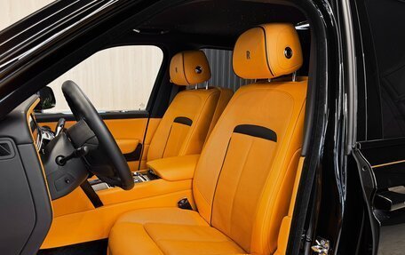 Rolls-Royce Cullinan, 2025 год, 58 000 000 рублей, 14 фотография