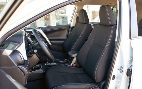 Toyota RAV4, 2019 год, 2 155 000 рублей, 11 фотография