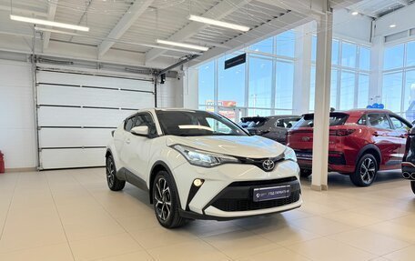 Toyota C-HR I рестайлинг, 2020 год, 2 699 900 рублей, 8 фотография