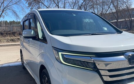 Honda Stepwgn IV, 2017 год, 2 250 000 рублей, 2 фотография