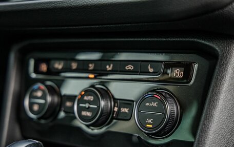 Volkswagen Tiguan II, 2020 год, 2 898 000 рублей, 34 фотография