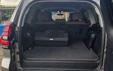 Toyota Land Cruiser Prado 150 рестайлинг 2, 2022 год, 7 150 000 рублей, 8 фотография