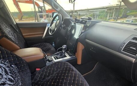 Toyota Land Cruiser Prado 150 рестайлинг 2, 2022 год, 7 150 000 рублей, 6 фотография