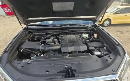 Toyota Land Cruiser Prado 150 рестайлинг 2, 2022 год, 7 150 000 рублей, 5 фотография