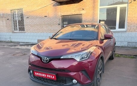 Toyota C-HR I рестайлинг, 2018 год, 2 200 000 рублей, 1 фотография