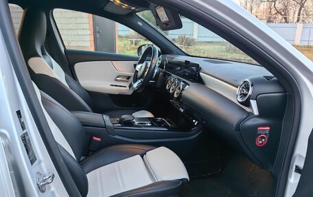Mercedes-Benz A-Класс, 2018 год, 2 270 000 рублей, 10 фотография