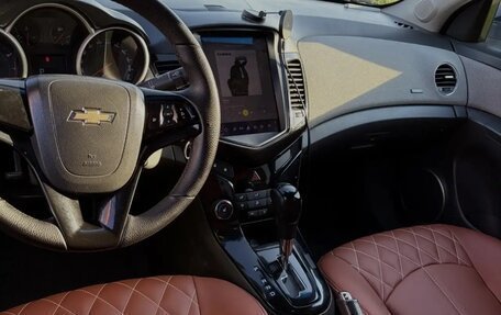 Chevrolet Cruze II, 2010 год, 750 000 рублей, 8 фотография