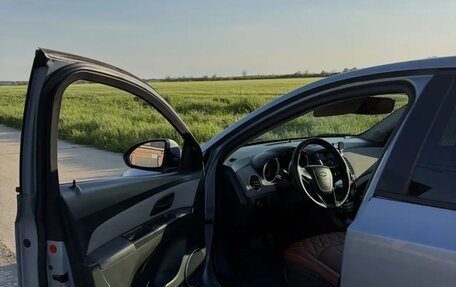 Chevrolet Cruze II, 2010 год, 750 000 рублей, 5 фотография