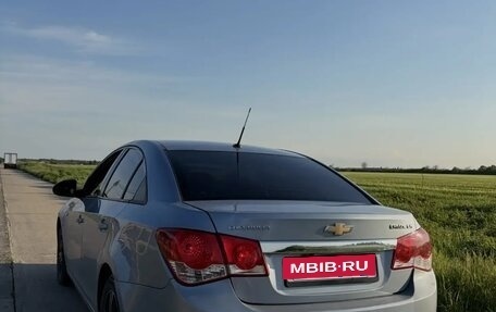 Chevrolet Cruze II, 2010 год, 750 000 рублей, 3 фотография