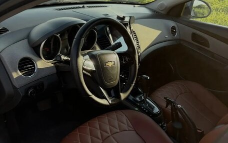 Chevrolet Cruze II, 2010 год, 750 000 рублей, 10 фотография