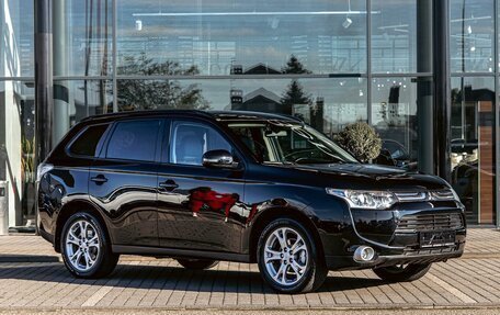 Mitsubishi Outlander III рестайлинг 3, 2014 год, 1 315 000 рублей, 3 фотография