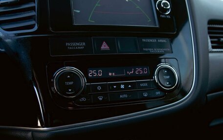Mitsubishi Outlander III рестайлинг 3, 2014 год, 1 315 000 рублей, 15 фотография