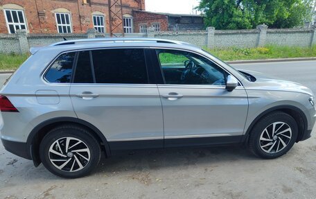 Volkswagen Tiguan II, 2019 год, 2 550 000 рублей, 4 фотография