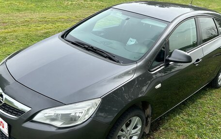 Opel Astra J, 2011 год, 625 000 рублей, 2 фотография