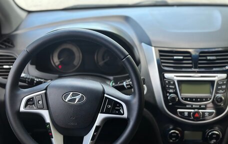 Hyundai Solaris II рестайлинг, 2011 год, 840 000 рублей, 23 фотография