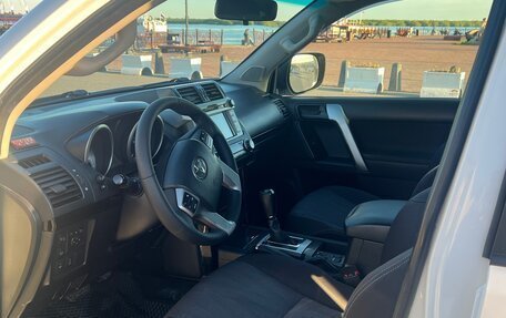 Toyota Land Cruiser Prado 150 рестайлинг 2, 2014 год, 2 800 000 рублей, 9 фотография