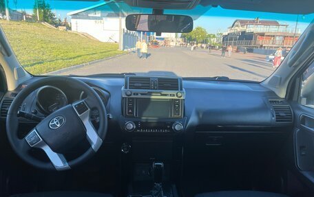 Toyota Land Cruiser Prado 150 рестайлинг 2, 2014 год, 2 800 000 рублей, 12 фотография