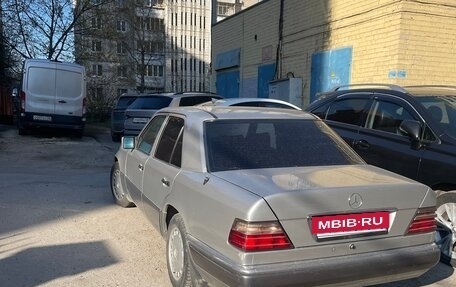 Mercedes-Benz E-Класс, 1994 год, 630 000 рублей, 2 фотография