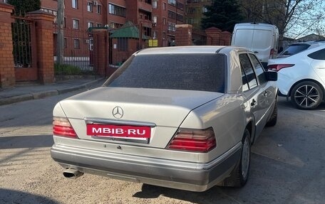 Mercedes-Benz E-Класс, 1994 год, 630 000 рублей, 3 фотография