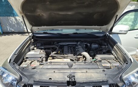 Toyota Land Cruiser Prado 150 рестайлинг 2, 2013 год, 3 700 000 рублей, 23 фотография